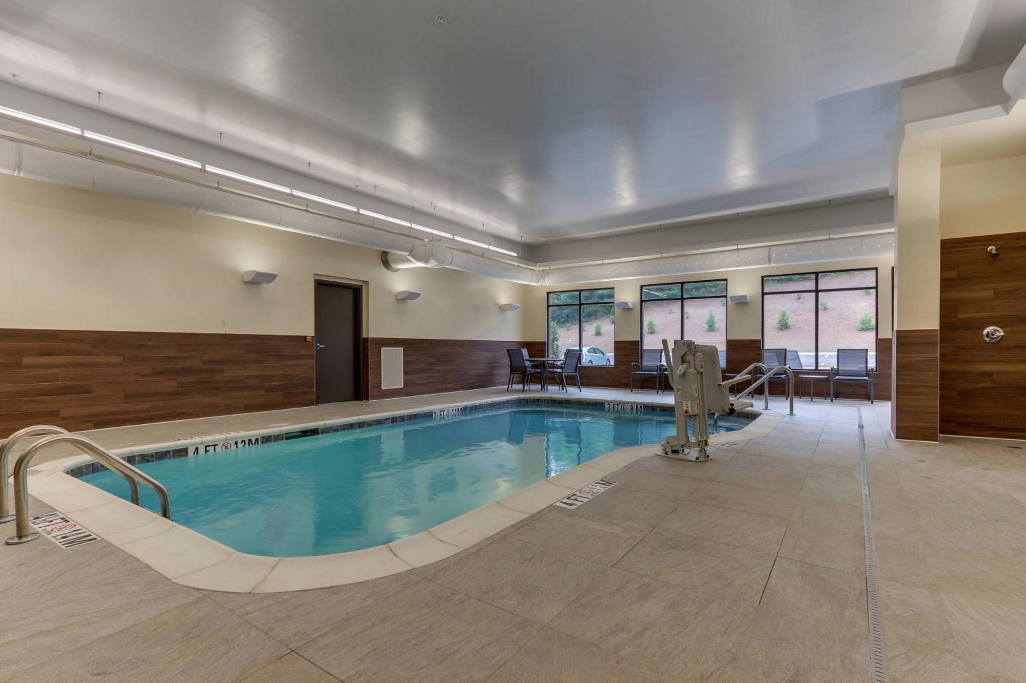 Hotel Fairfield & By Marriott Asheville 3*