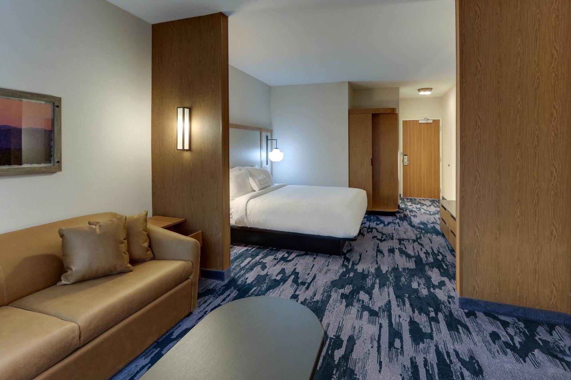 Fairfield & By Marriott Asheville Hotel Weaverville